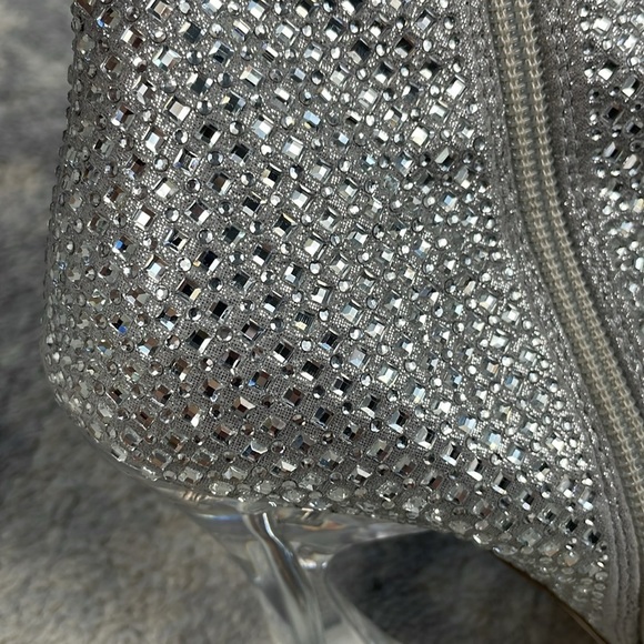 Steve Madden Vivy Ankle Boots Sparkle Rhinestone Flared Heel Silver Sz 7 - Picture 12 of 17